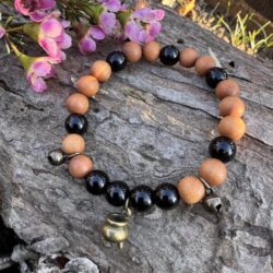 Sandelholz Armband mit Turmalin, Hexenkessel und Glöckchen