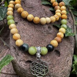 Palo Santo Kette mit Jade, Jaspis und Blüte des Lebens