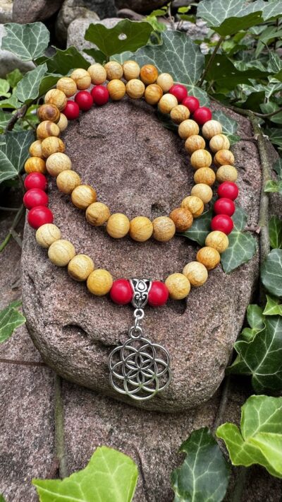 Palo Santo Kette mit Korallenperlen und Blüte des Lebens