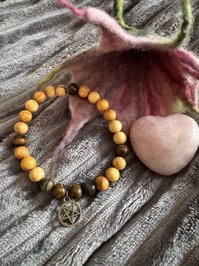 Sandelholz-Armband mit Granatperlen & Pentagramm-Anhänger  – Bild 2