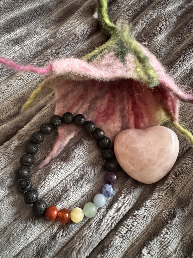 Lavaperlenarmband mit 7 Chakren-Mineralien – Bild 2