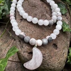 Halskette aus Rosenquarz und Zebra Jaspis mit einem Rosenquarz Mond