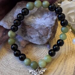 Onyx und Xinyi Jade-Armband mit Fledermaus-Anhänger