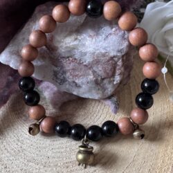 Sandelholzarmband mit Onyx & Hexenkessel & Glöckchen